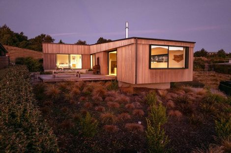 Photo of property in 6 Akitu Rise, Wanaka, 9305