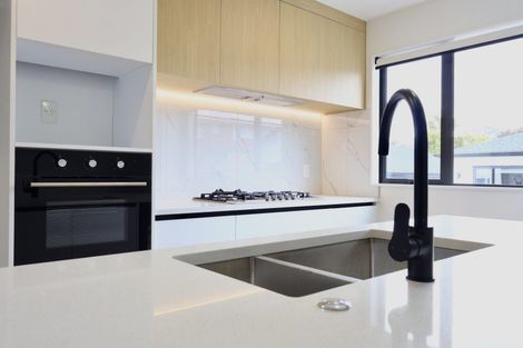 Photo of property in 25 Hutchinson Avenue, New Lynn, Auckland, 0600