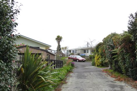 Photo of property in 5b Lindaver Grove, Merrilands, New Plymouth, 4312