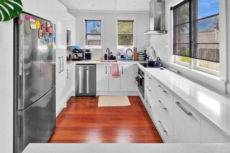 Photo of property in 2/11 Fruitvale Road, New Lynn, Auckland, 0600