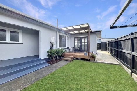 Photo of property in 4 Bristol Crescent, Roslyn, Palmerston North, 4414