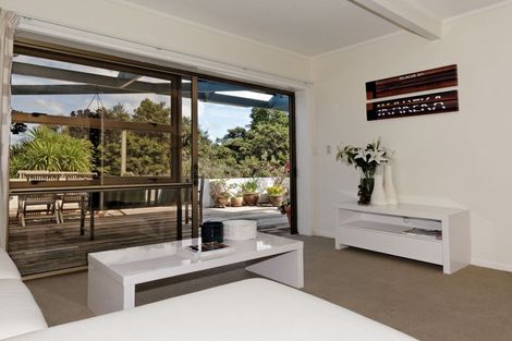 Photo of property in 27 Opou Road, Titirangi, Auckland, 0604