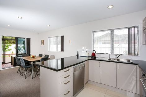 Photo of property in 17 Magnolia Drive, Waiuku, 2123