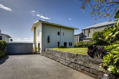 Photo of property in 8 Lambton Road, Hospital Hill, Napier, 4110