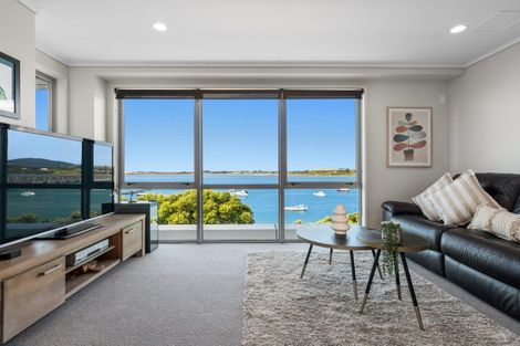 Photo of property in 72 Devonport Road, Tauranga, 3110
