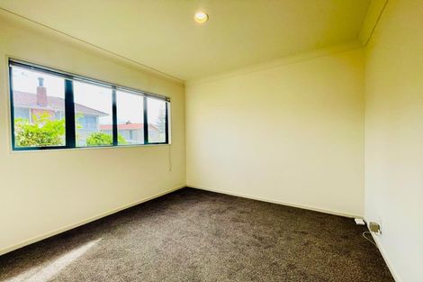 Photo of property in 1/5 Carole Crescent, Pakuranga, Auckland, 2010