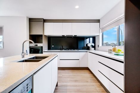 Photo of property in 2 Meritage Lane, Te Atatu South, Auckland, 0610