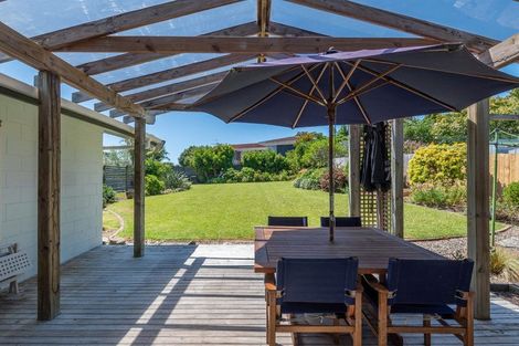 Photo of property in 27 Valley View Road, Glenfield, Auckland, 0629