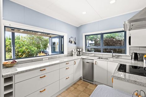 Photo of property in 18 Evenden Road, Tomoana, Hastings, 4120