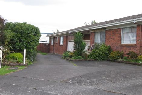 Photo of property in 2/27 Poinsettia Place, Henderson, Auckland, 0610