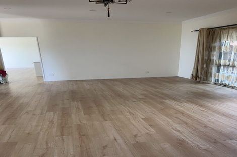 Photo of property in 12 Te Awa Place, Red Beach, 0932