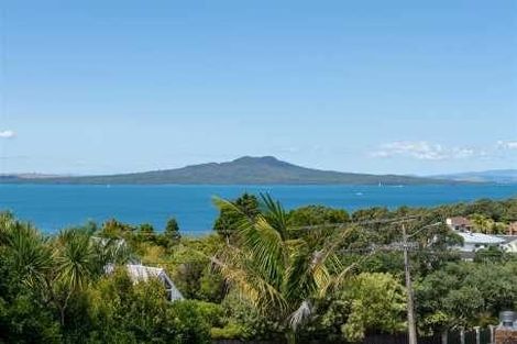 Photo of property in 103 Aberdeen Road, Castor Bay, Auckland, 0620