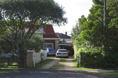 Photo of property in 9 Gloria Avenue, Te Atatu Peninsula, Auckland, 0610