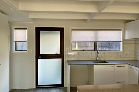 Photo of property in 2/75 Birkdale Road, Birkdale, Auckland, 0626