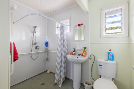 Photo of property in 65 Kervil Avenue, Te Atatu Peninsula, Auckland, 0610