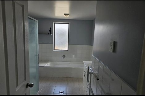 Photo of property in 31/3 Hulme Place, Henderson, Auckland, 0612