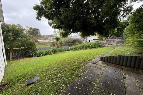 Photo of property in 2/10 William Bond Street, Stanley Point, Auckland, 0624