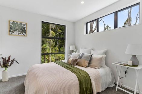 Photo of property in 40 Tokai Place, Glen Eden, 0602