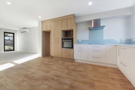 Photo of property in 2 Mikoikoi Crescent, Mangere Bridge, Auckland, 2022