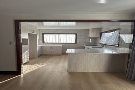 Photo of property in 4 Toi Toi Place, Northcote, Auckland, 0627