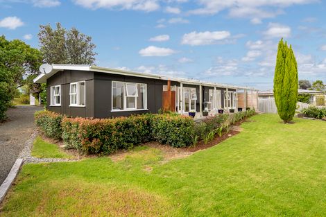 Photo of property in 25 Hand Road, Helensville, 0800