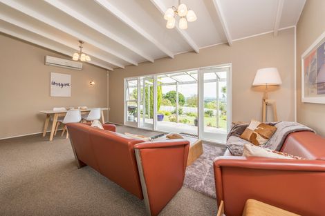 Photo of property in 25 Hand Road, Helensville, 0800