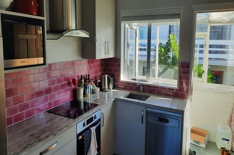 Photo of property in 280 The Esplanade, Island Bay, Wellington, 6023