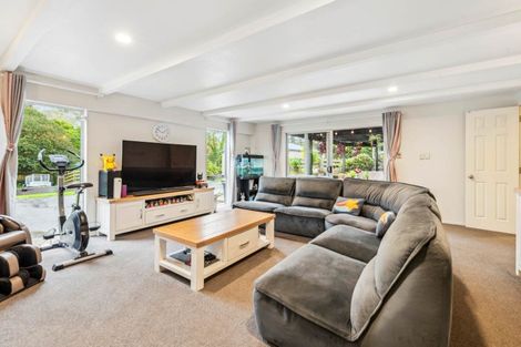 Photo of property in 22 Whitford Park Road, Whitford, Howick, 2571