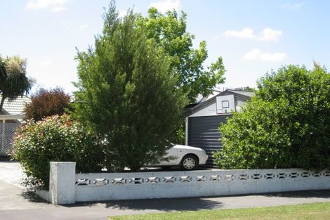 Photo of property in 36 Pinehurst Crescent, Russley, Christchurch, 8042