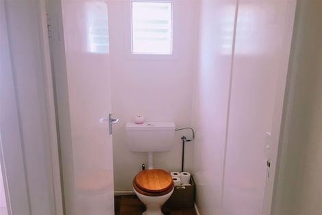 Photo of property in 20 Golf Road, New Lynn, Auckland, 0600