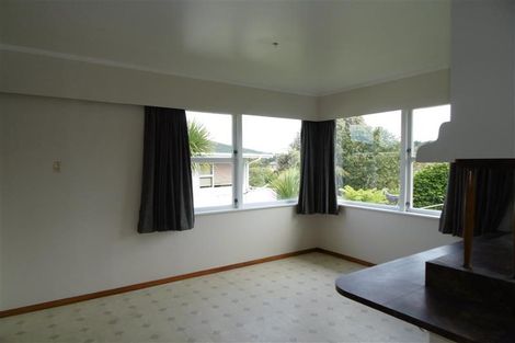 Photo of property in 9 Valkyria Place, Beach Haven, Auckland, 0626