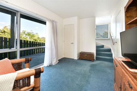 Photo of property in 10 John Road, Stanmore Bay, Whangaparaoa, 0932