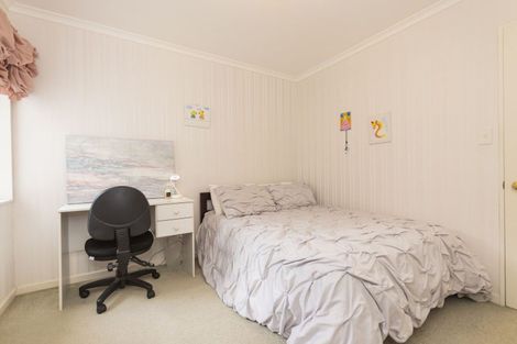 Photo of property in 2 The Glen, Hokowhitu, Palmerston North, 4410