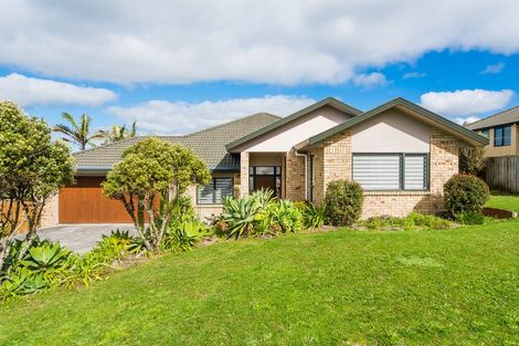 Photo of property in 26 Rising Parade, Fairview Heights, Auckland, 0632