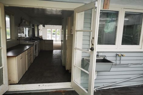 Photo of property in 3 Longburn Road, Henderson, Auckland, 0610