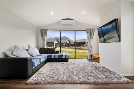Photo of property in 16 Kinross Lane, Jacks Point, Queenstown, 9371
