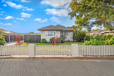 Photo of property in 70 Inwoods Road, Parklands, Christchurch, 8083