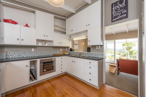 Photo of property in 25 Hand Road, Helensville, 0800