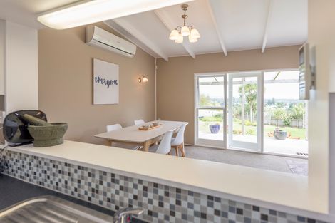 Photo of property in 25 Hand Road, Helensville, 0800