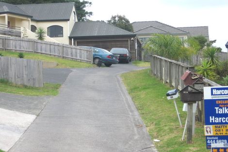 Photo of property in 1/28 Stephanie Close, Glenfield, Auckland, 0629