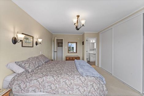 Photo of property in 5 Stapleford Crescent, Browns Bay, Auckland, 0630