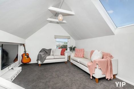 Photo of property in 11 Lyndfield Lane, Newlands, Wellington, 6037