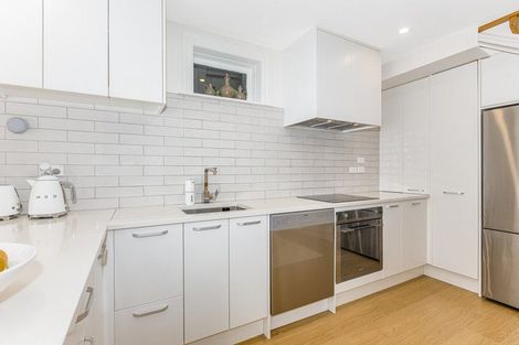 Photo of property in 27 Princess Terrace, Newtown, Wellington, 6021