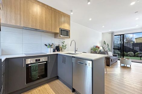 Photo of property in 4/17 Rewarewa Road, Te Atatu Peninsula, Auckland, 0610