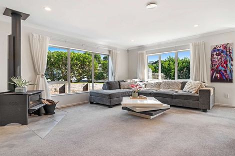 Photo of property in 15 Cabeleigh Drive, Helensville, 0800