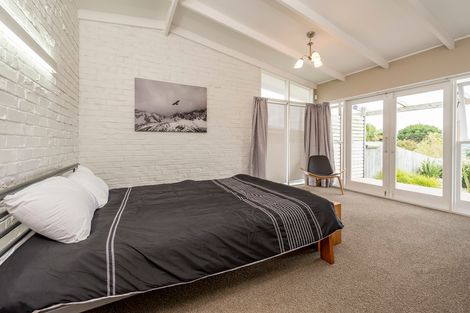 Photo of property in 25 Hand Road, Helensville, 0800