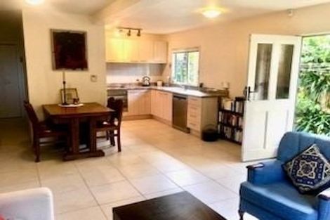 Photo of property in 4a/3 Corrella Road, Belmont, Auckland, 0622