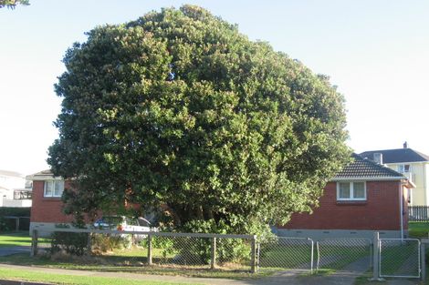 Photo of property in 21 Matahourua Crescent, Cannons Creek, Porirua, 5024