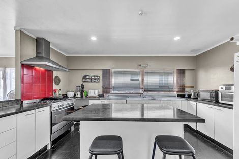 Photo of property in 1 Hill Crescent, Papakura, 2110