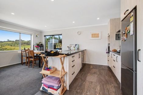 Photo of property in 19 Rauta Way, Helensville, 0800